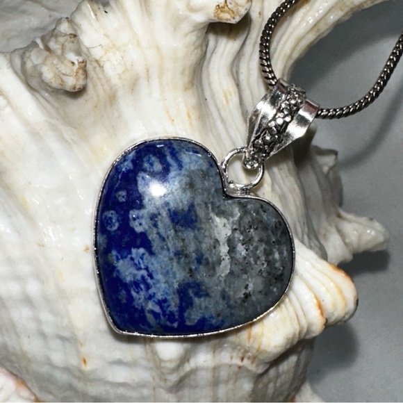 Lapis Lazuli Natural Gemstone handmade heart pendant - Picture 5 of 8